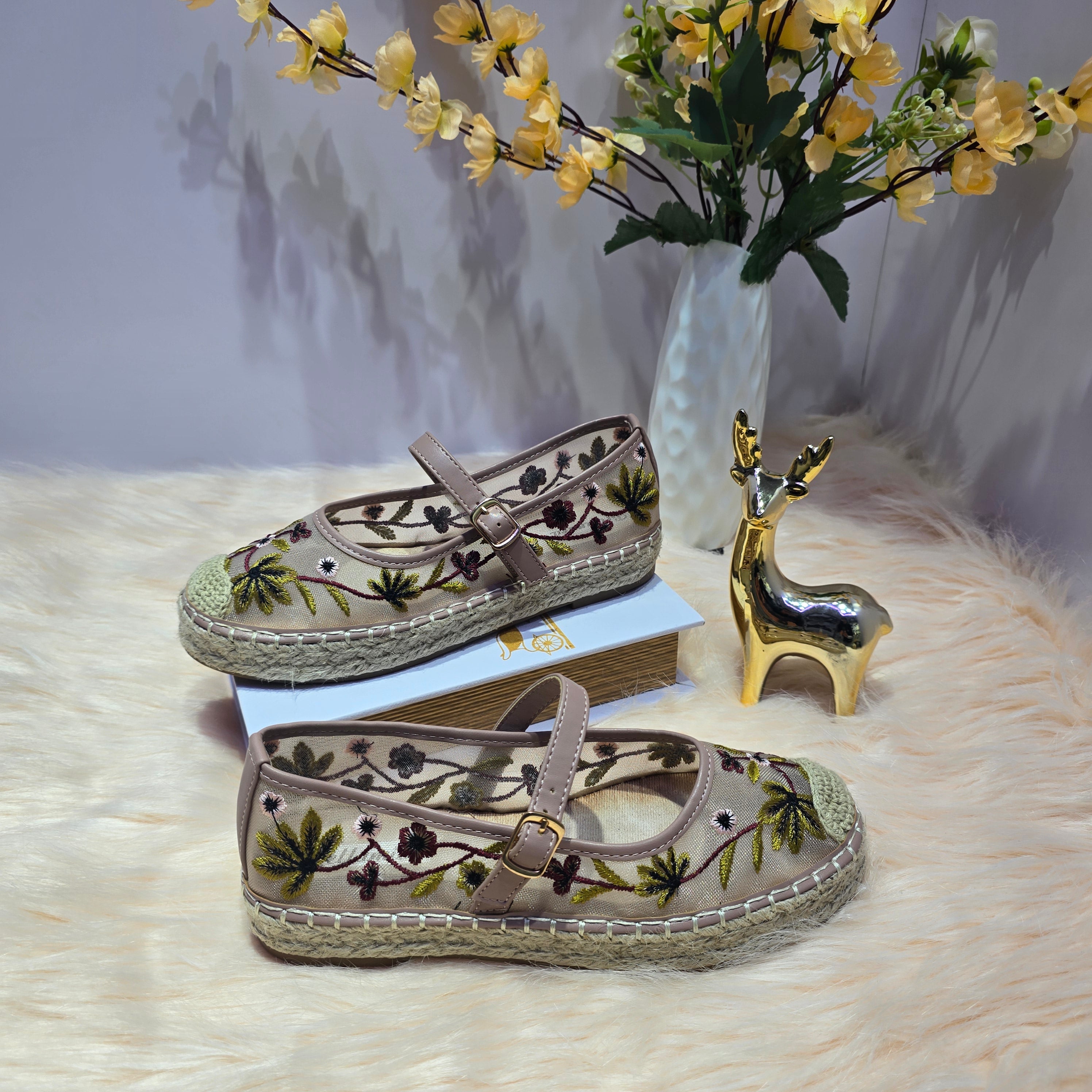 Espadrilles "Mary Jane" Plats en Voile Brodé