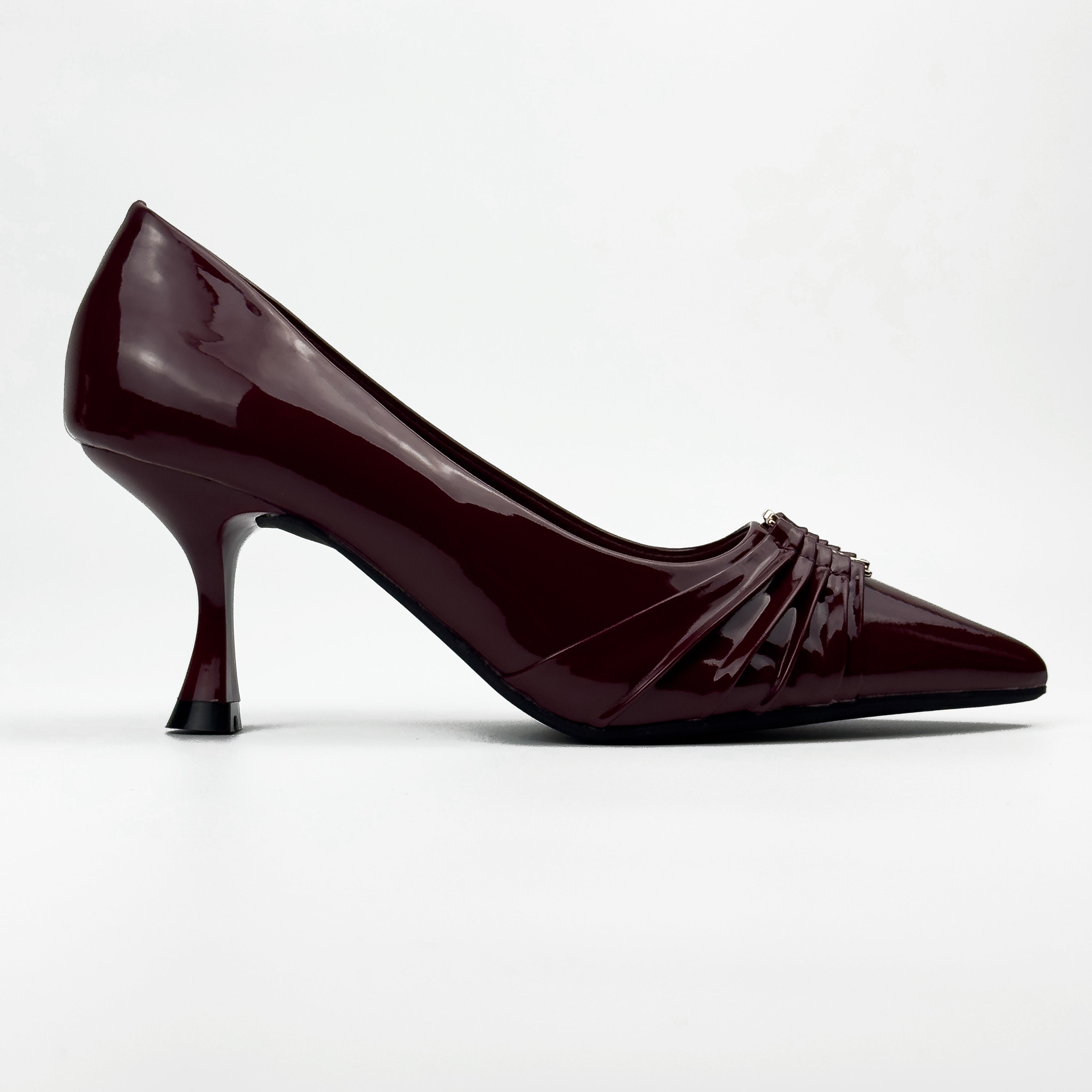 Escarpins Vernis à Bout Pointu et Boucle Dorée