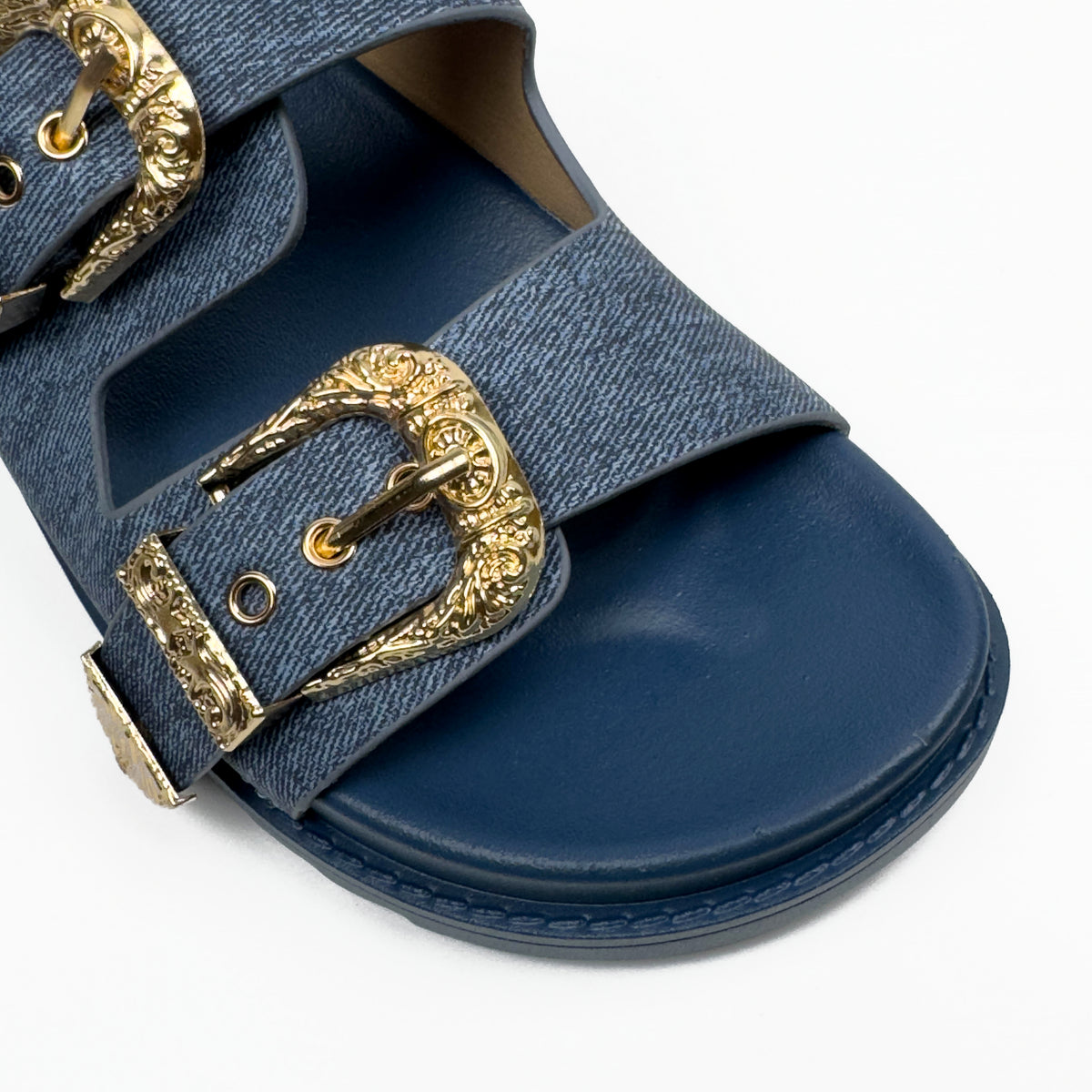 Sandales Mules à Double Bride et Boucles Dorées Cisclées