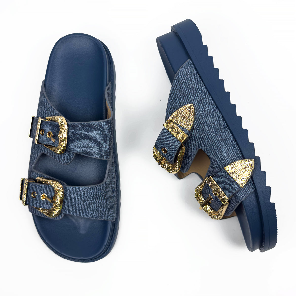 Sandales Mules à Double Bride et Boucles Dorées Cisclées