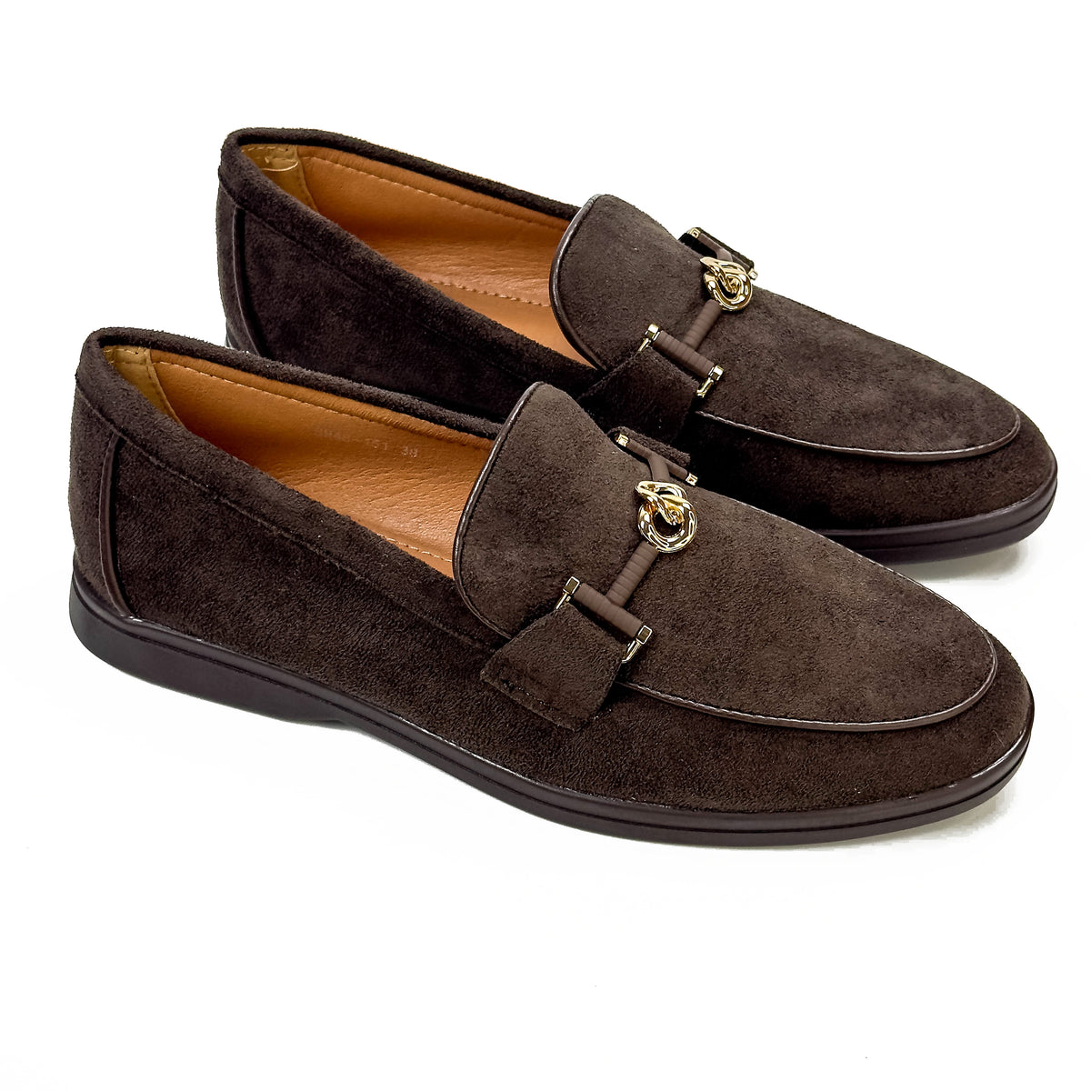 Mocassins femme aspect daim marron foncé à ornement doré, vue de la paire – SELEX
