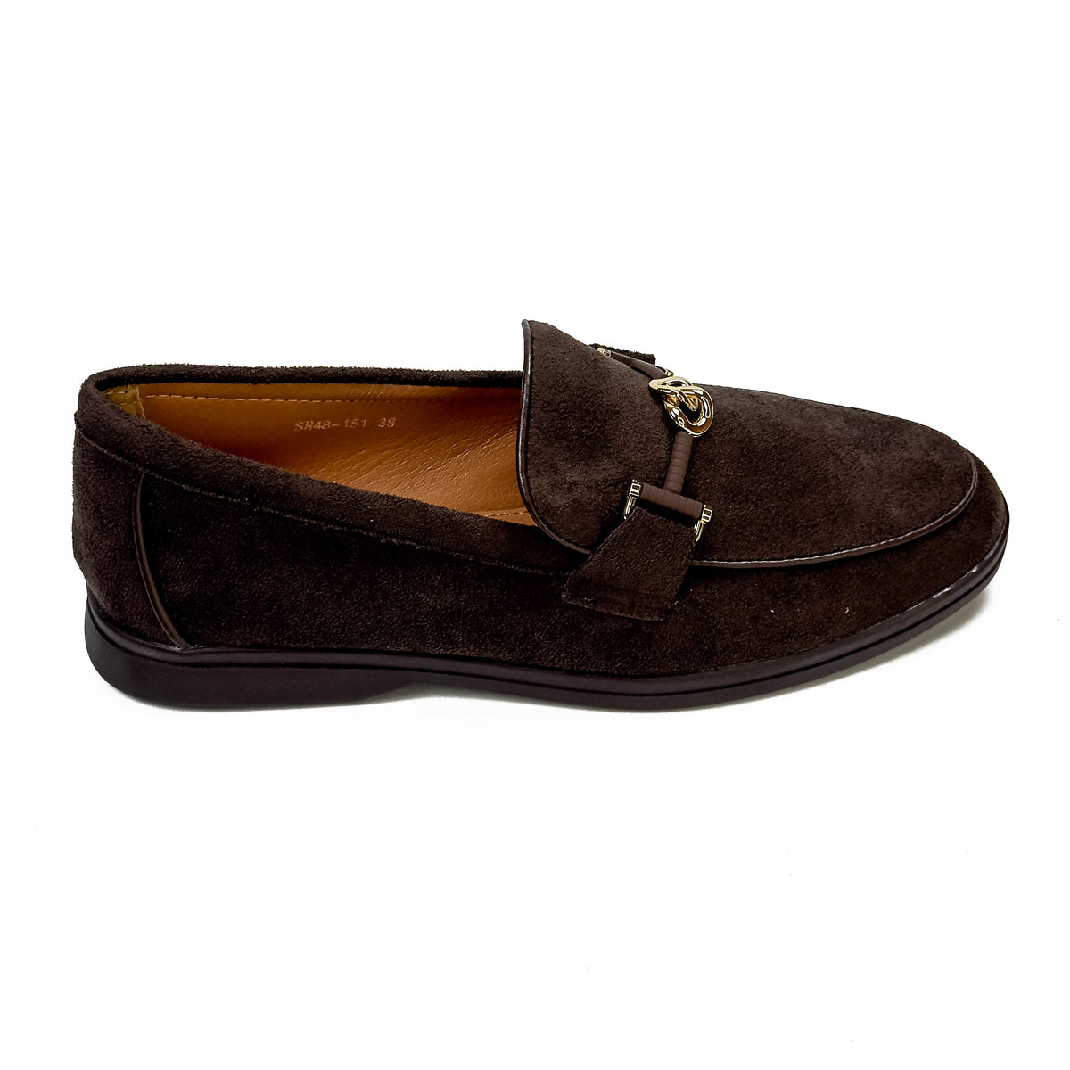 Mocassins femme aspect daim marron foncé à ornement doré, vue de profil – SELEX
