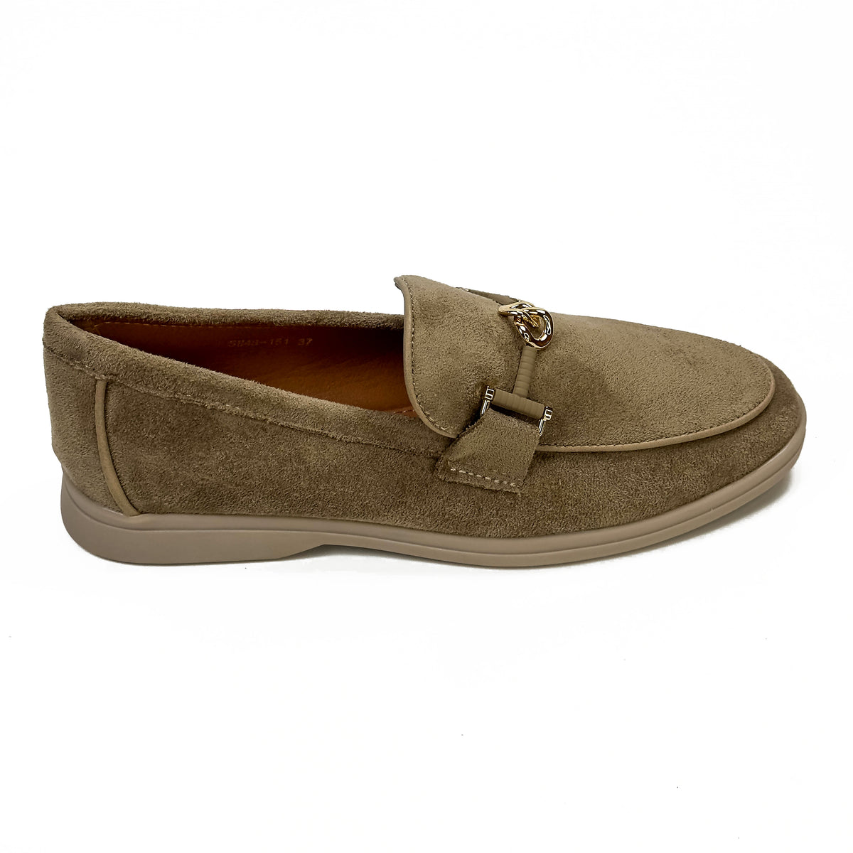 Mocassins femme aspect daim taupe à ornement doré, vue de profil – SELEX