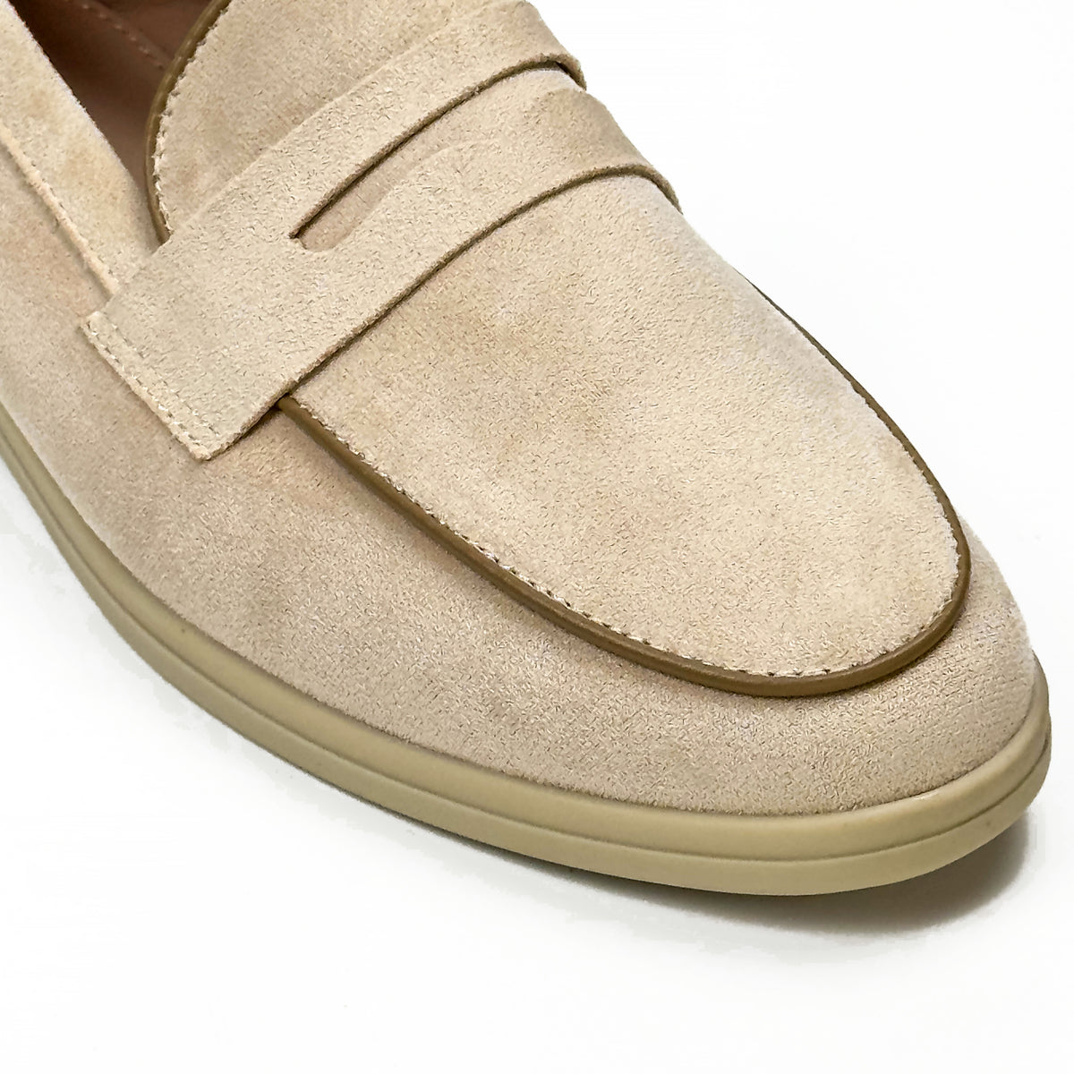 Mocassins femme à bride aspect daim beige, gros plan du bout – SELEX