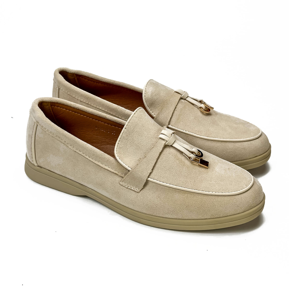 Mocassins femme beige à bride et ornement métallique, vue de la paire – SELEX