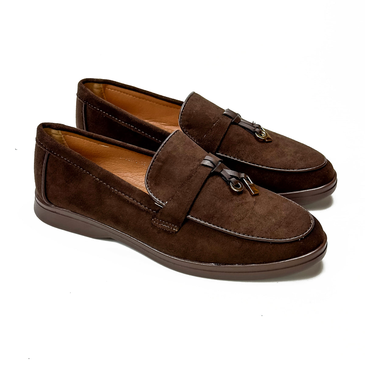 Mocassins femme marron à bride et ornement métallique, vue de la paire – SELEX