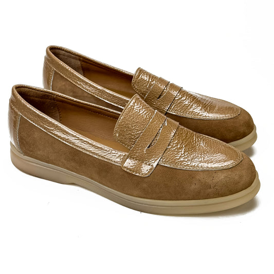 Mocassins femme en cuir 100 % camel à empiècements contrastés, vue de la paire – SELEX