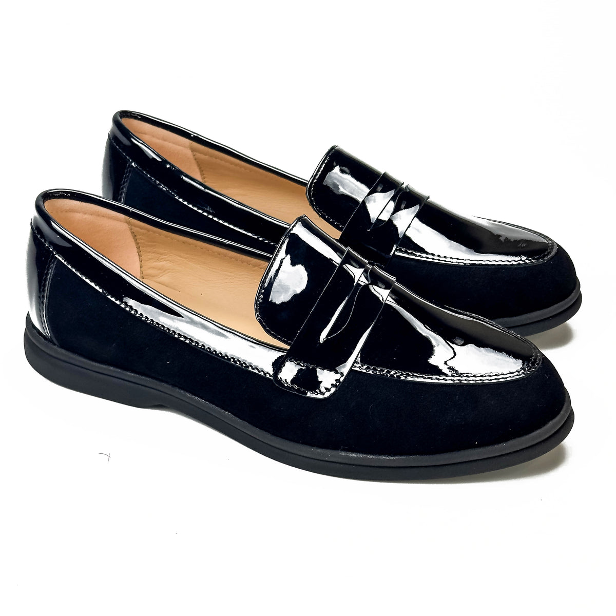 Mocassins femme en cuir 100 % noir à empiècements contrastés, vue de la paire – SELEX