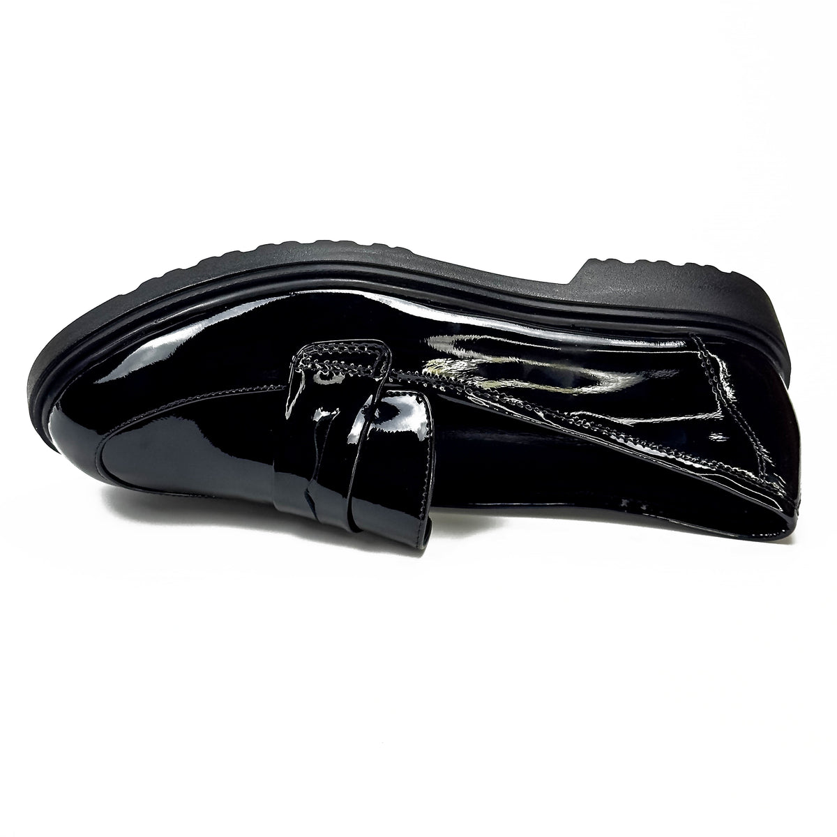 Mocassins femme en cuir 100 % noir finition vernie, vue de dessus – SELEX