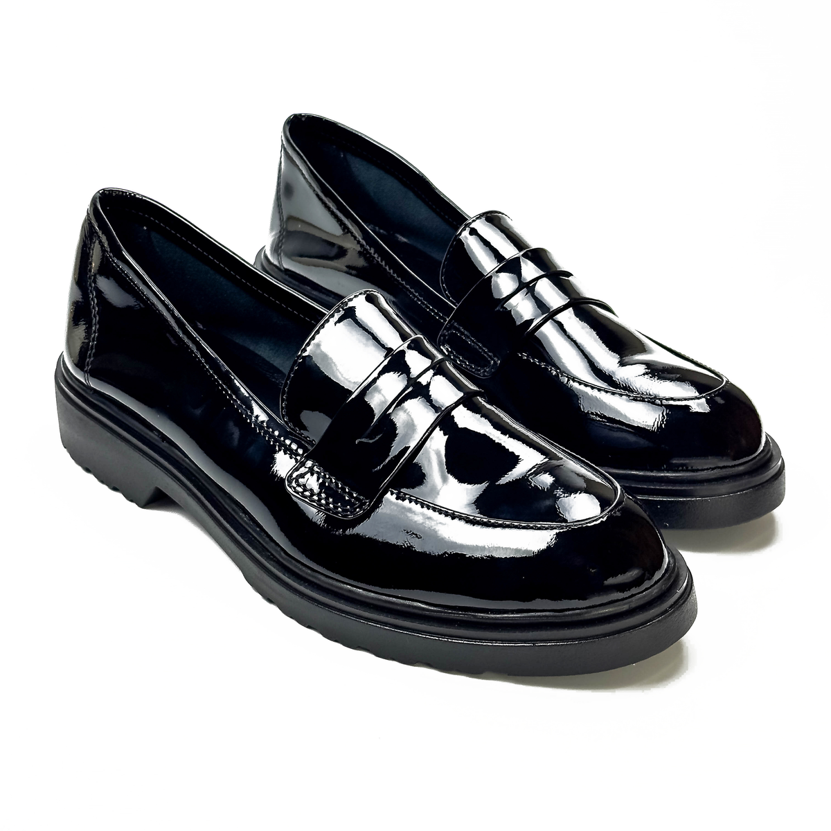 Mocassins femme en cuir 100 % noir finition vernie, vue de la paire – SELEX